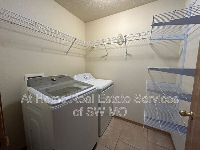 Building Photo - 5652 N Purple Ln