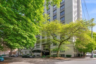 Building Photo - 1105 Spring St