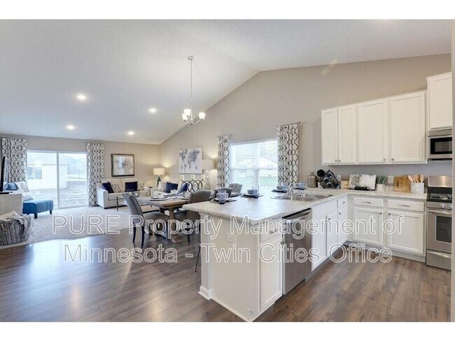 Foto del edificio - 6613 Jasmine Ave S