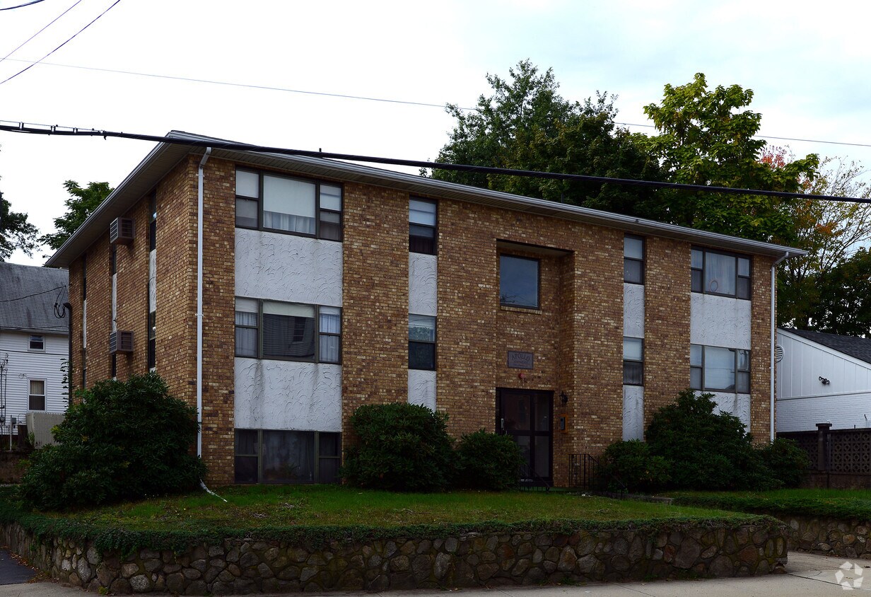 Primary Photo - 650 Admiral St