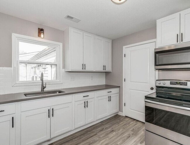 Foto del edificio - Adorable 3 bed, 1 bath!