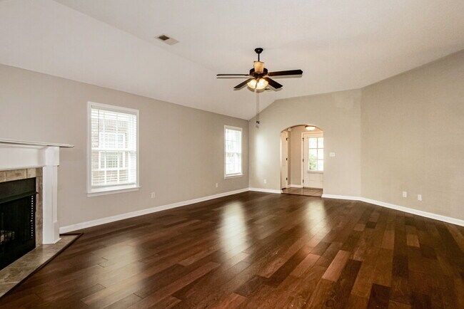 Foto del edificio - 7333 Green Ash Dr