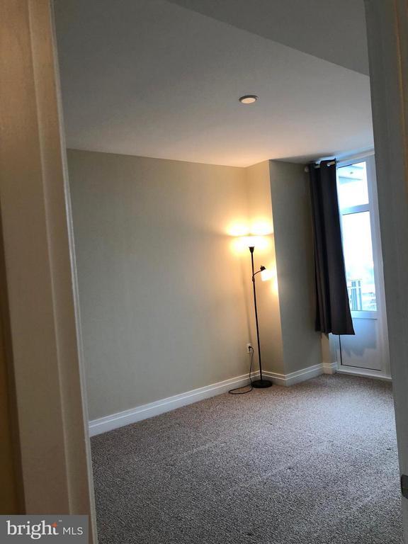 Foto del edificio - 8220 Crestwood Heights Dr