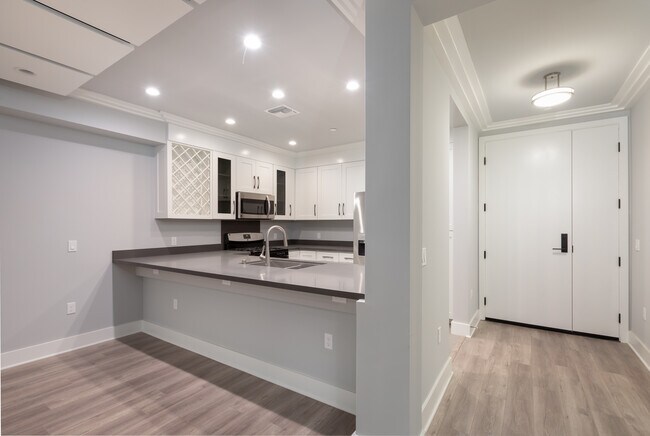 Building Photo - 1350 S Roxbury Dr
