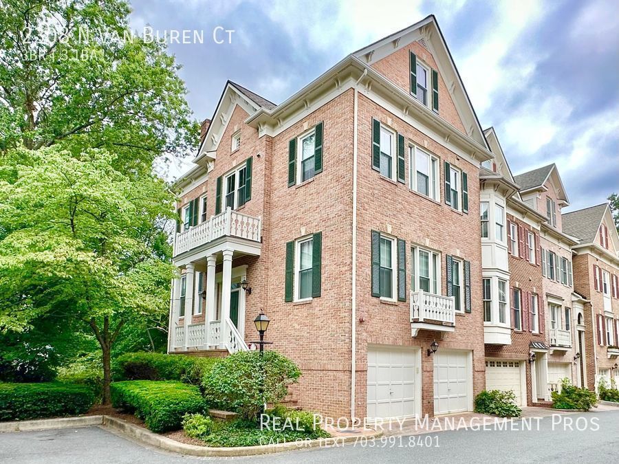 Stunning End Unit Townhouse East Falls Ch... Townhouse for Rent in Arlington, VA