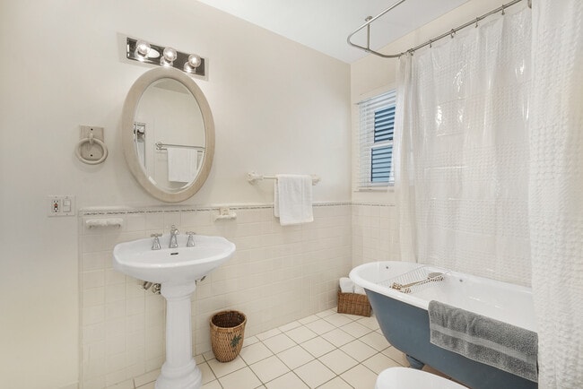 Primary bath w/ clawfoot tub shower - 28 Clubhouse Ave