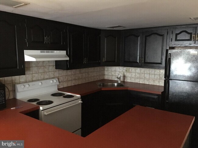 Foto del edificio - 1102 Ridge Rd