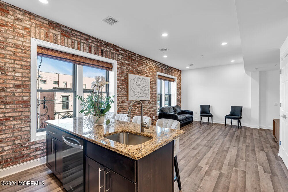 Primary Photo - 700 Mattison Ave