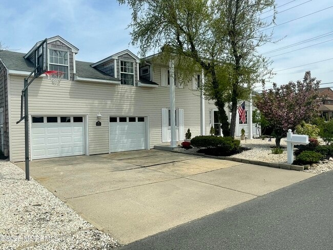 Building Photo - 300 Bay Ln