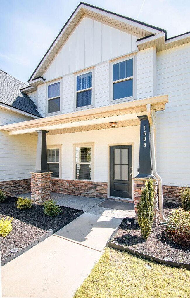 Foto del edificio - 1609 Lindley Ln