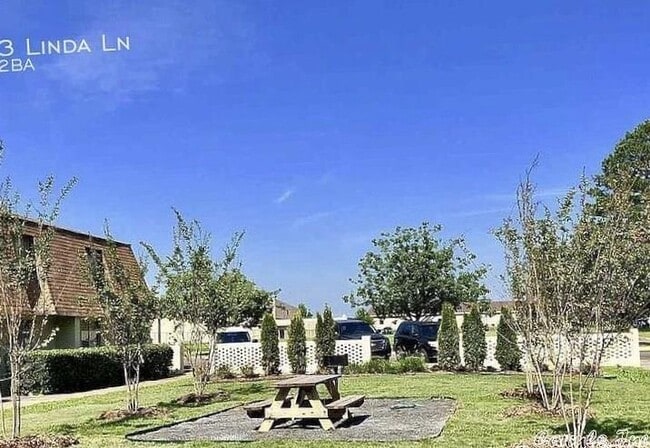 Building Photo - 2213 Linda Ln