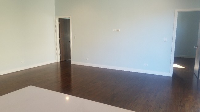 Foto del edificio - 2456 N California Ave