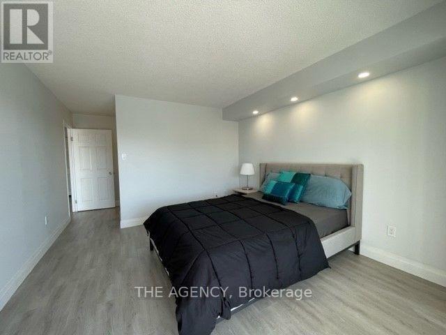 Photo du bâtiment - 309 Major Mackenzie Dr E