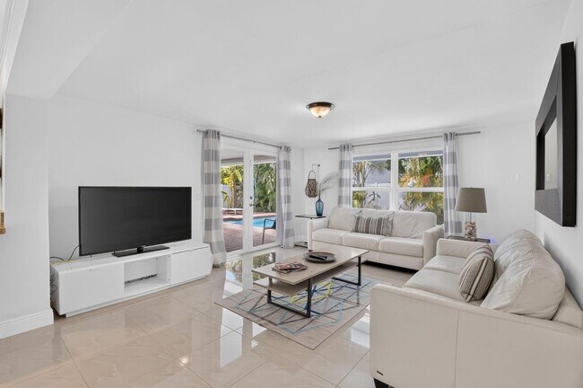 Foto del edificio - 700 NE 70th St