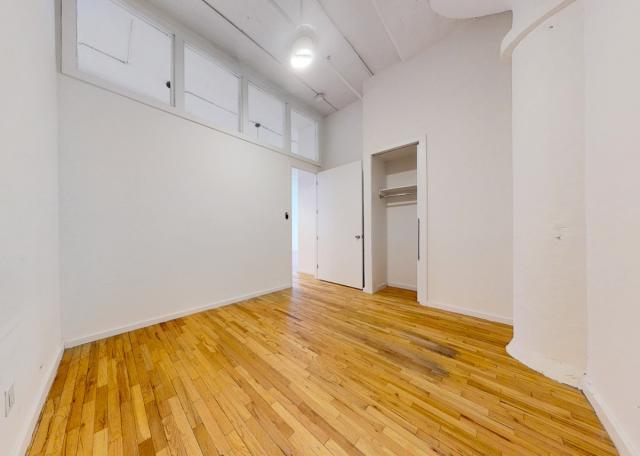 Building Photo - 3 bedroom in Brooklyn NY 11206