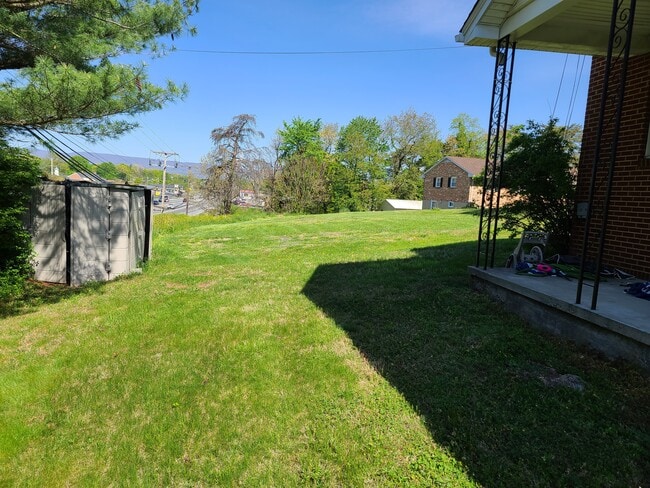 Building Photo - 2154 Electric Rd