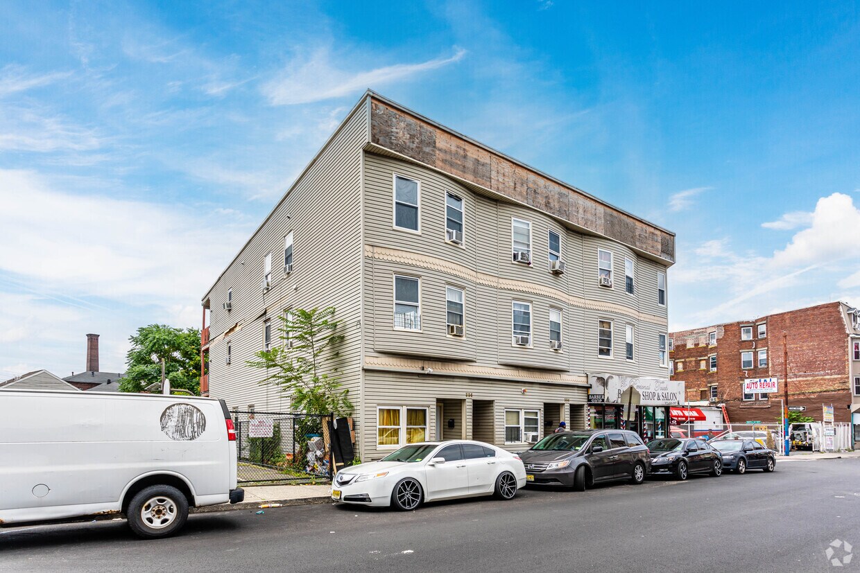 Primary Photo - 334 Market st