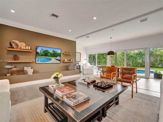 Building Photo - 13555 SW 74th Ave