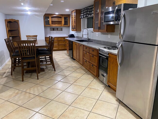 fabulous kitchen/dining - 208 N 775 E