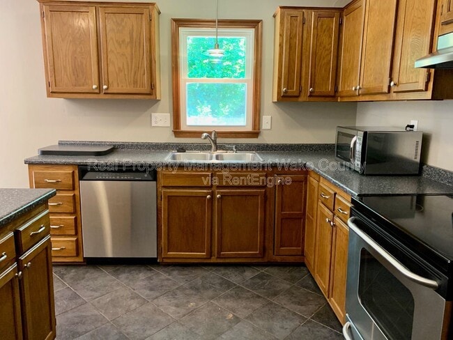 Building Photo - 207 Trillingham Ln