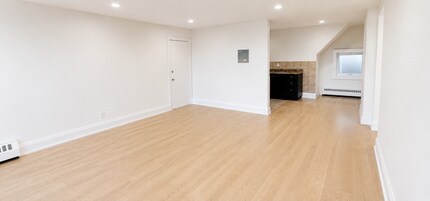 Family Room - 188 Davenport Rd