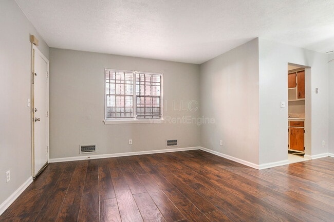 Building Photo - 118 W Ormsby Ave