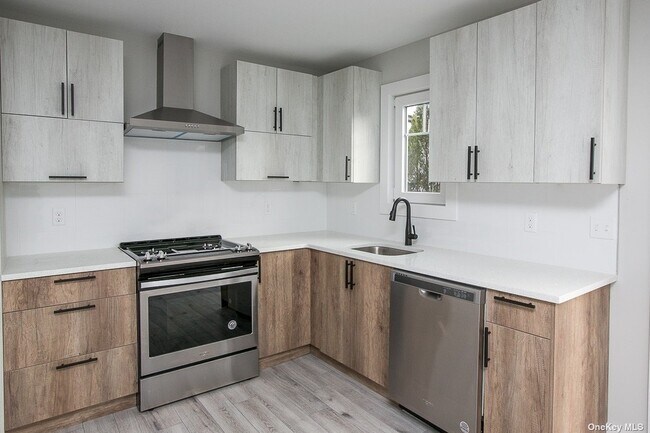 Foto del edificio - 170 W Montauk Hwy