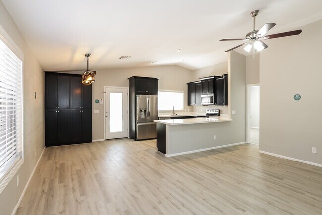 Foto del edificio - 8751 W Loma Ln