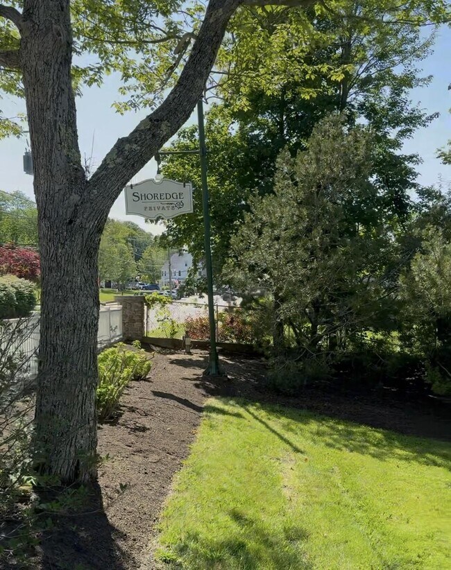 Foto del edificio - 15 Lake Ave