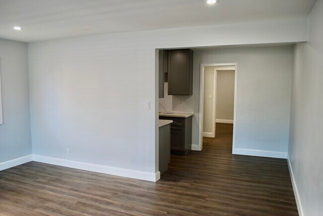 Building Photo - 7116 S La Cienega Blvd