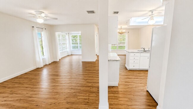 Foto del edificio - 1624 Whitehead Dr