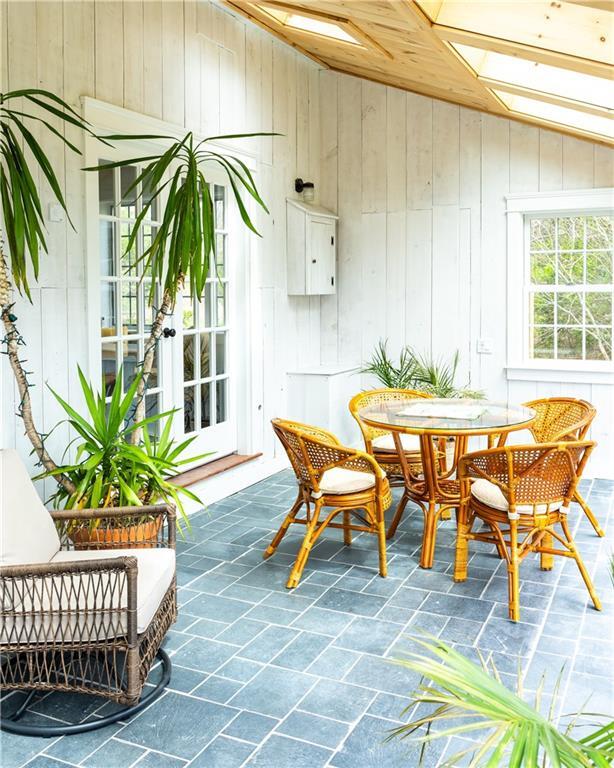 Foto del edificio - 304 Third Beach Rd