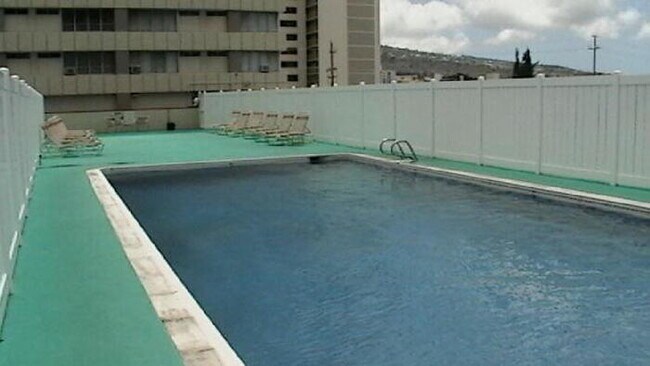 Foto del edificio - To register for the showing time below, no...