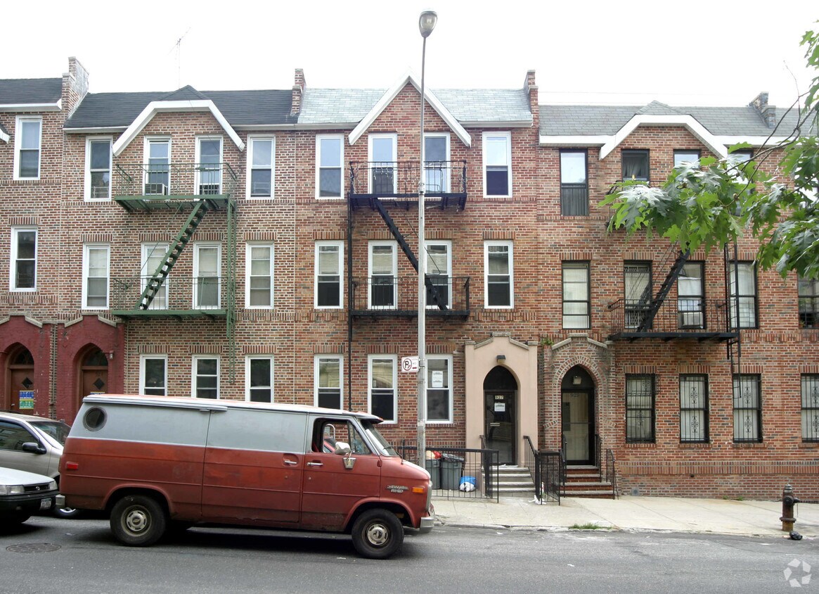 Primary Photo - 927 42nd St