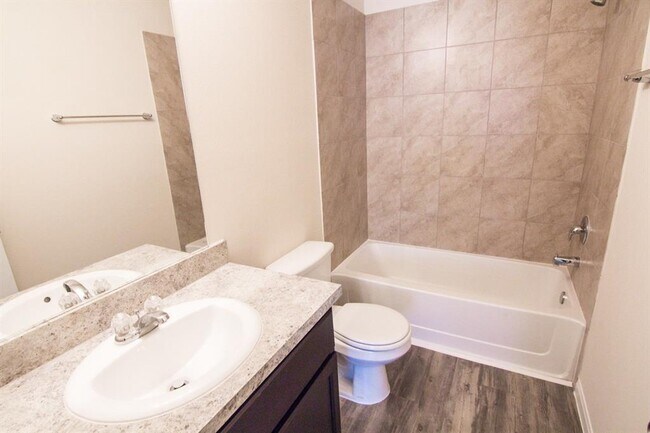 Foto del edificio - 821 Canton Grass Ln