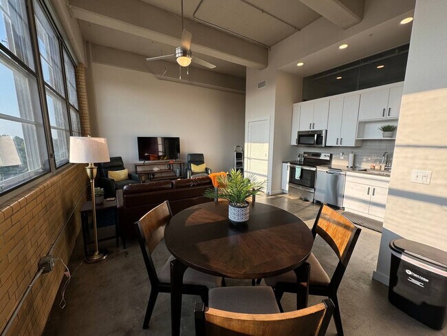 Building Photo - 1100 Richmond Hwy