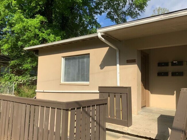 Foto del edificio - 129 Brumley Ave NE