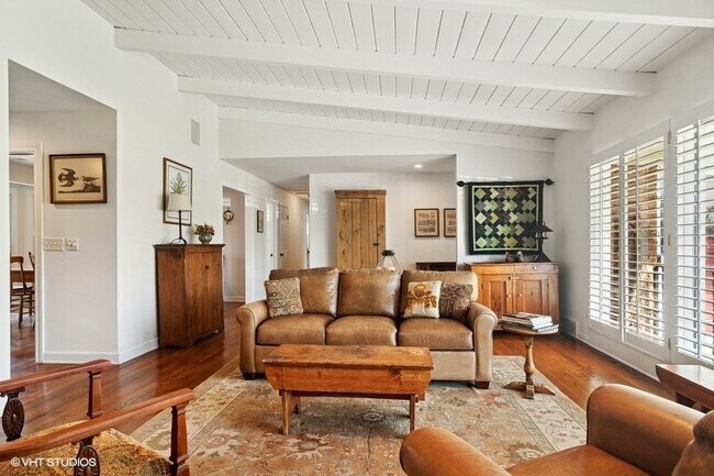 Building Photo - 1674 Bowling Green Dr