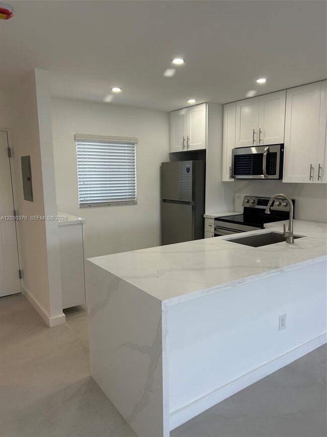 Building Photo - 7732 Camino Real