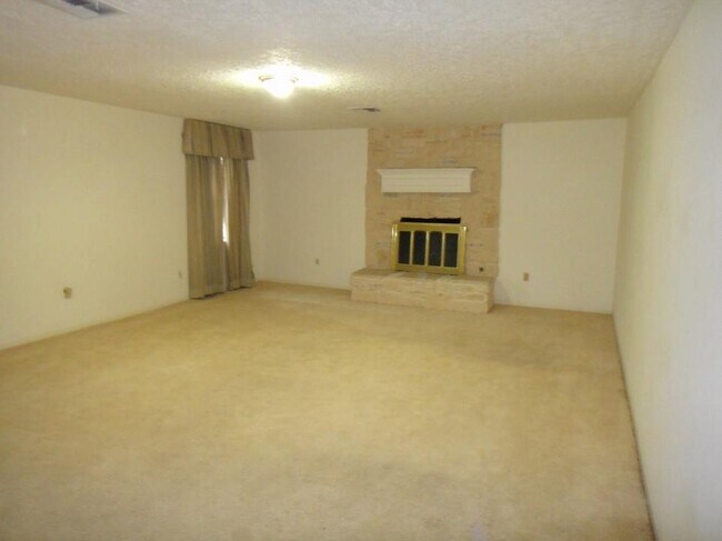 Building Photo - 5702 Pinewilde Dr