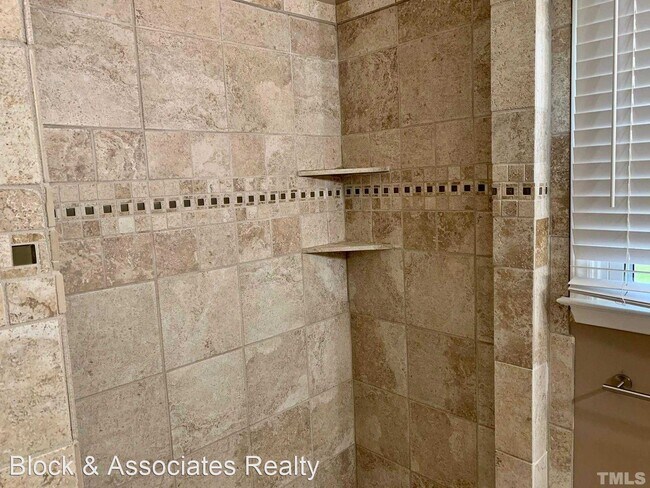 Building Photo - 3 br, 2.5 bath House - 255 Sherman Lakes D...