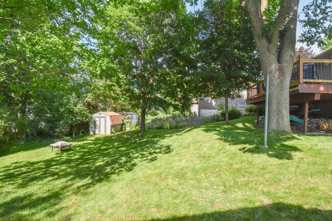 Foto del edificio - Well-Located 4BR Home in NW Rochester – Country Club Manor