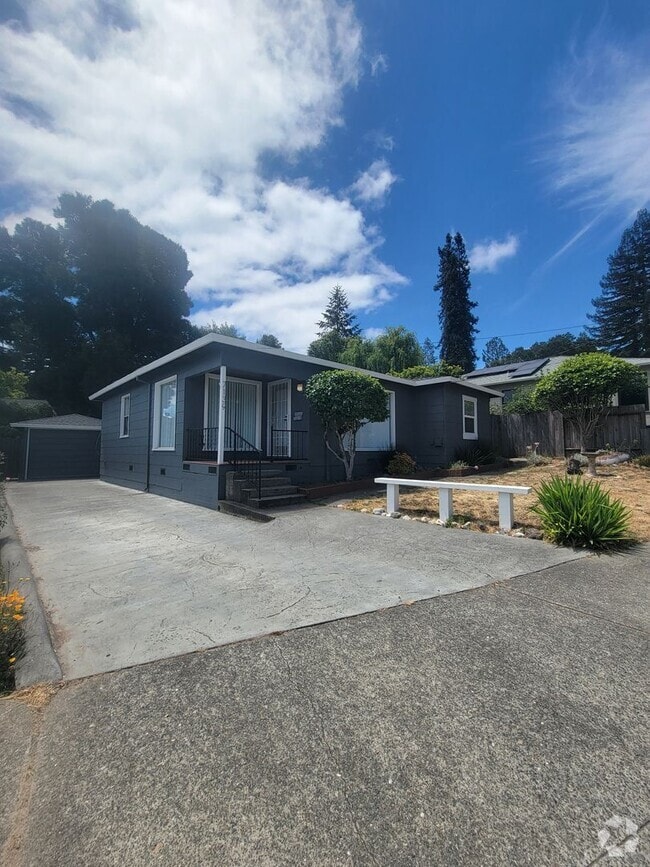 Building Photo - 7139 Maple Ave
