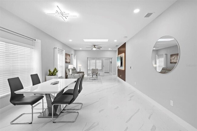 Building Photo - 5730 Parkview Lake Dr
