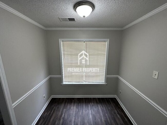 Building Photo - 2946 Meadowfair Rd