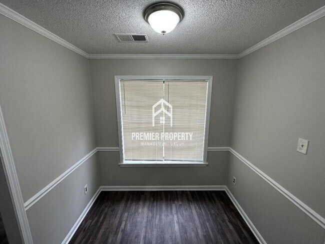 Foto del edificio - 2946 Meadowfair Rd