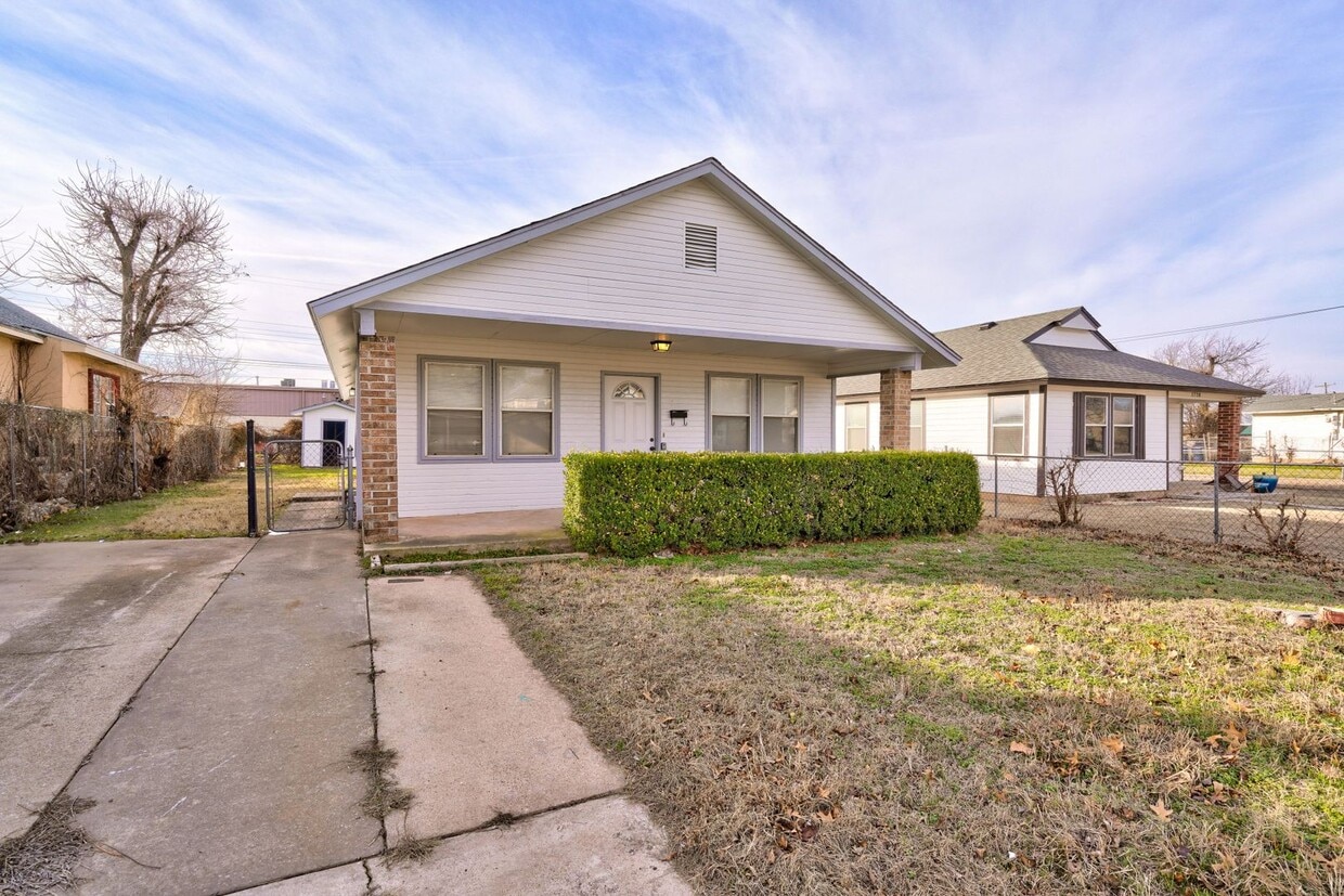 Primary Photo - Spacious 4-Bed Gem with Modern Upgrades in...