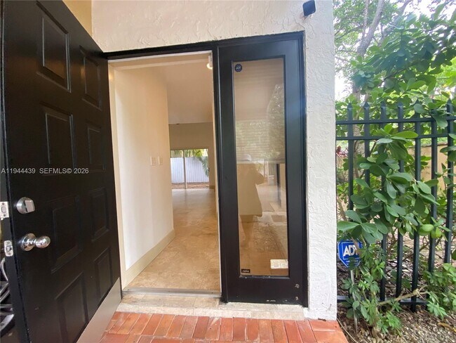 Foto del edificio - 3040 Shipping Ave