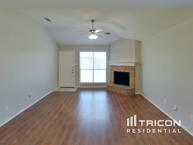 Building Photo - 745 Buffalo Springs Dr