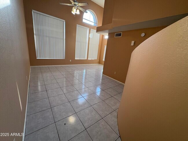 Foto del edificio - 473 S Sunrise Dr